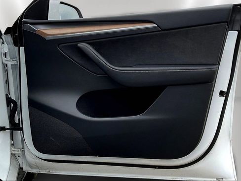 Used 2024 Tesla Model Y Long Range image 27