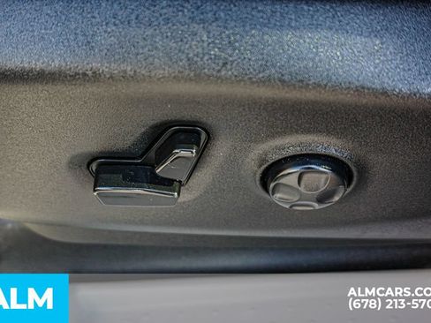 Used 2023 Chrysler Pacifica Touring-L FWD image 56
