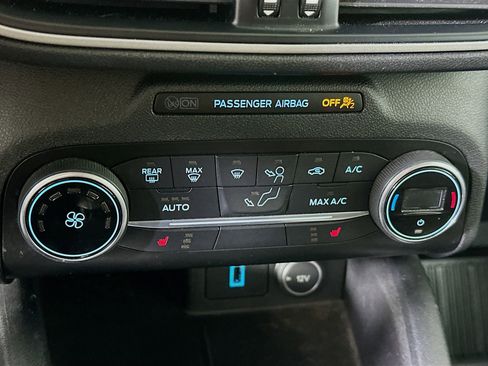 Used 2020 Ford Escape SE image 24