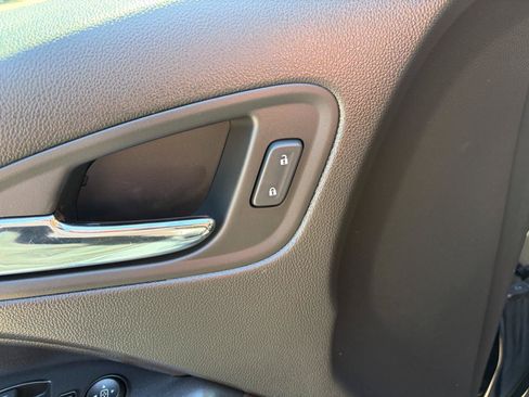 Used 2015 GMC Canyon SLT AWD/4WD image 11