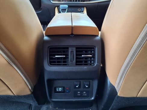 Used 2021 Nissan Rogue Platinum image 6