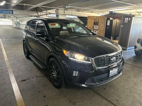 Used 2019 Kia Sorento FWD V6 w/ LX V6 Convenience Package image 2