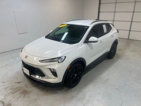 Used 2024 Buick Encore GX Sport Touring image 6