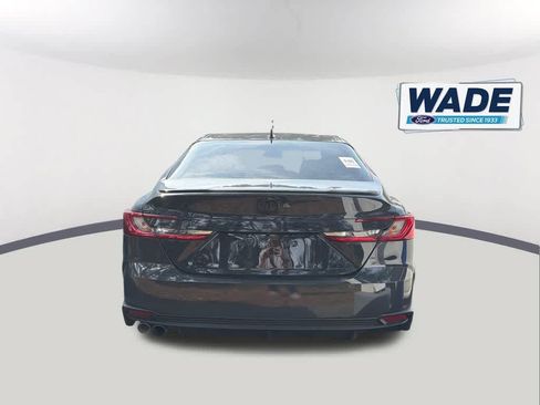 Used 2025 Toyota Camry SE w/ Convenience Package FWD image 4