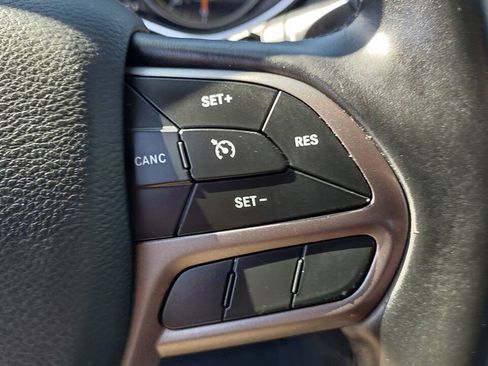 Used 2019 Jeep Cherokee Limited FWD image 16