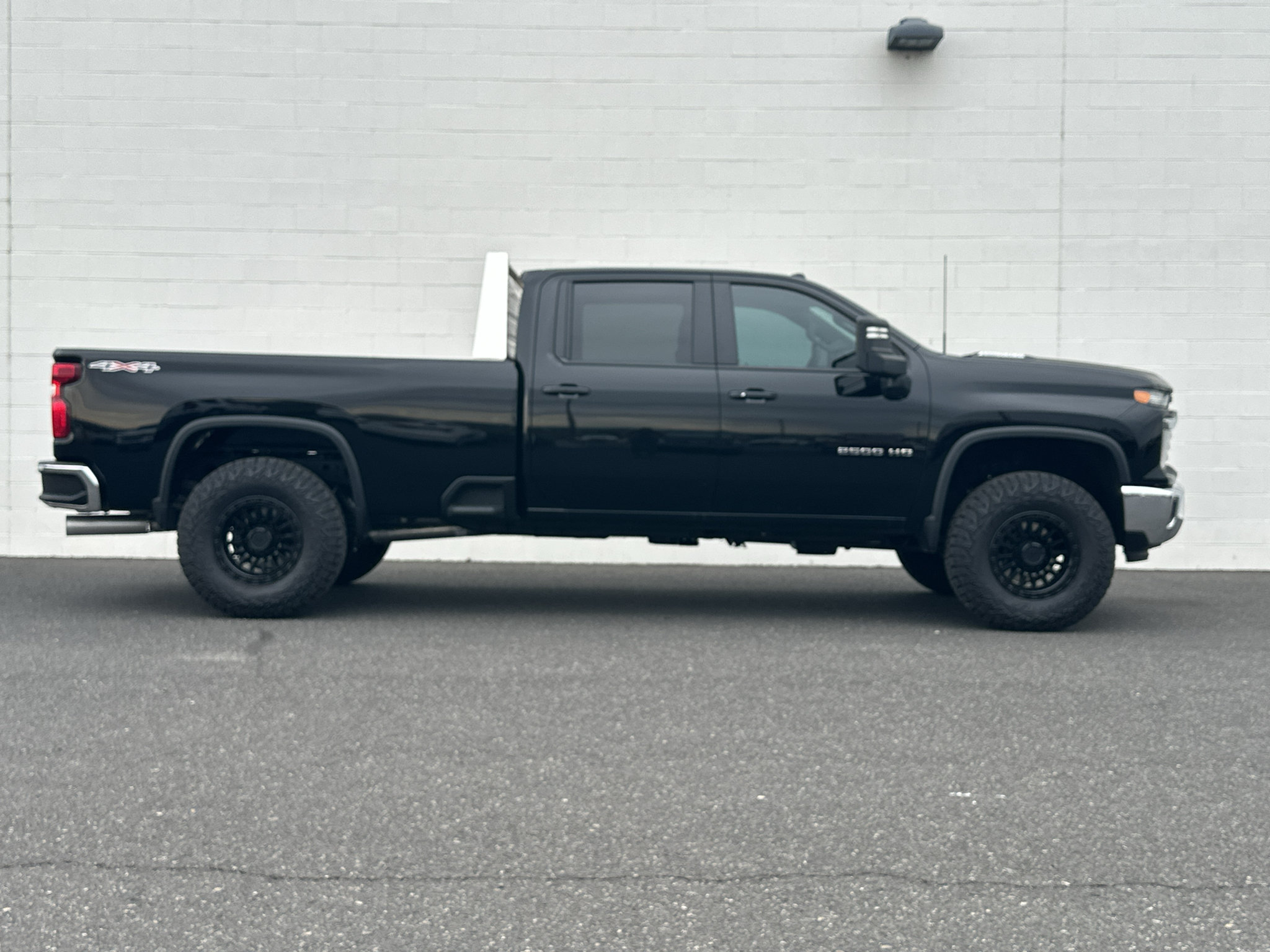 Used 2026 Chevrolet Silverado 2500 LT AWD/4WD image 3