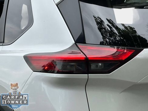 Used 2025 Nissan Rogue SV AWD/4WD image 11