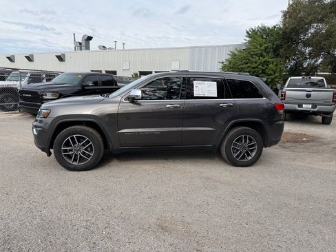Used 2019 Jeep Grand Cherokee Limited w/ Luxury Group II image 3