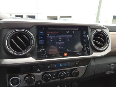 Used 2017 Toyota Tacoma Limited w/ Tow Package AWD/4WD image 14