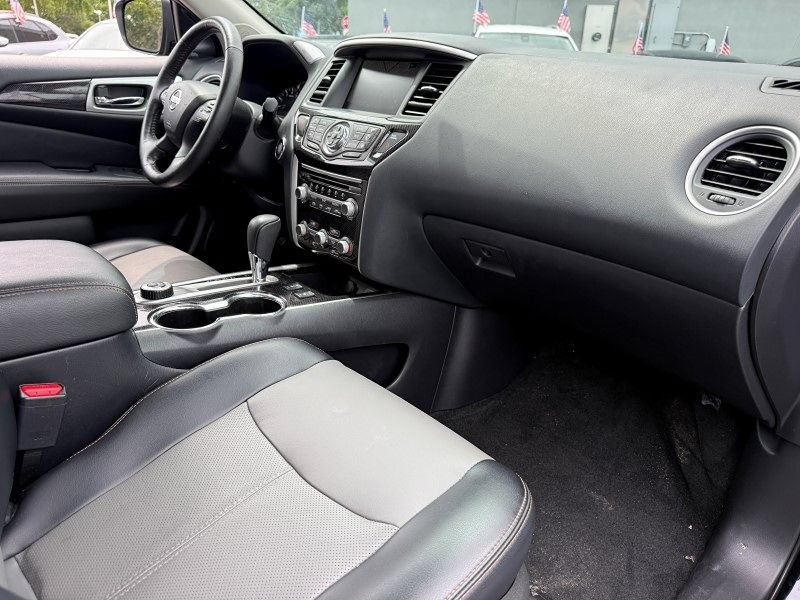 Used 2020 Nissan Pathfinder SL AWD/4WD image 19