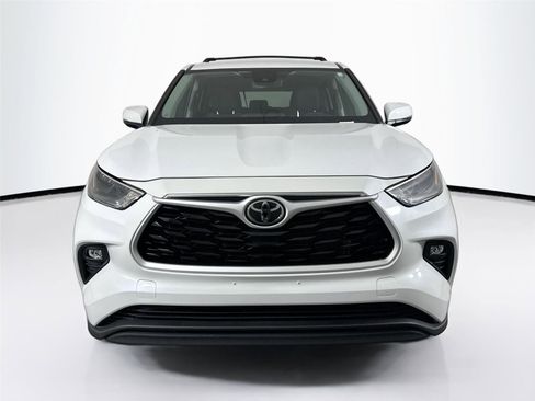 Used 2023 Toyota Highlander LE FWD image 8