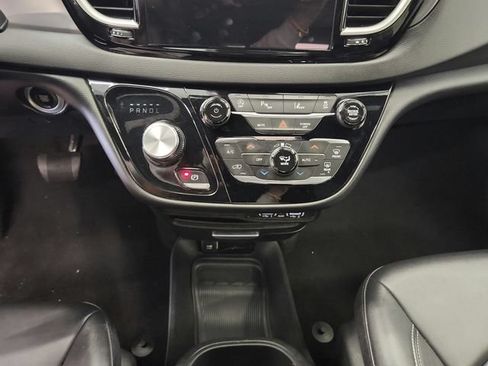 Used 2025 Chrysler Pacifica Select FWD image 24