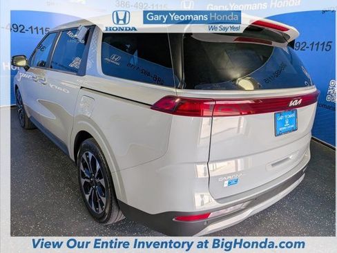 Used 2024 Kia Carnival EX FWD image 8