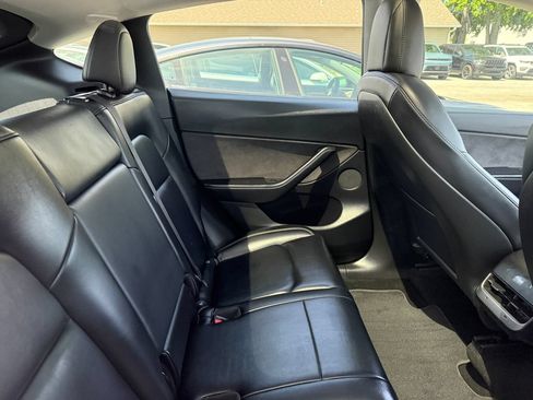 Used 2021 Tesla Model Y Long Range AWD/4WD image 15