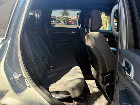 Used 2019 Jeep Grand Cherokee Laredo AWD/4WD image 10