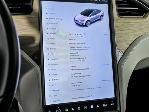 Used 2018 Tesla Model X 75D image 41