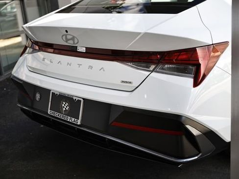 Used 2025 Hyundai Elantra Limited FWD image 7