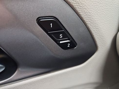 Used 2023 Chrysler Pacifica Touring-L image 51