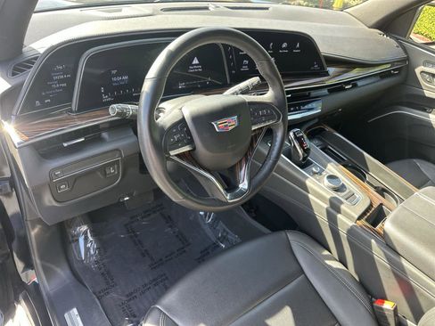 Used 2024 Cadillac Escalade ESV Luxury image 2