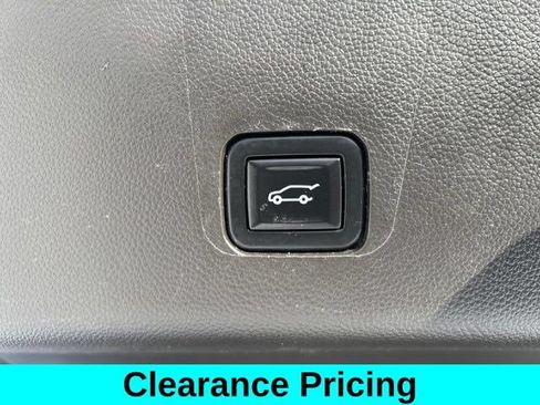 Used 2021 Chevrolet Traverse RS AWD/4WD image 45