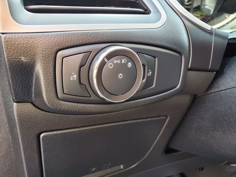 Used 2018 Ford Edge SEL FWD image 14