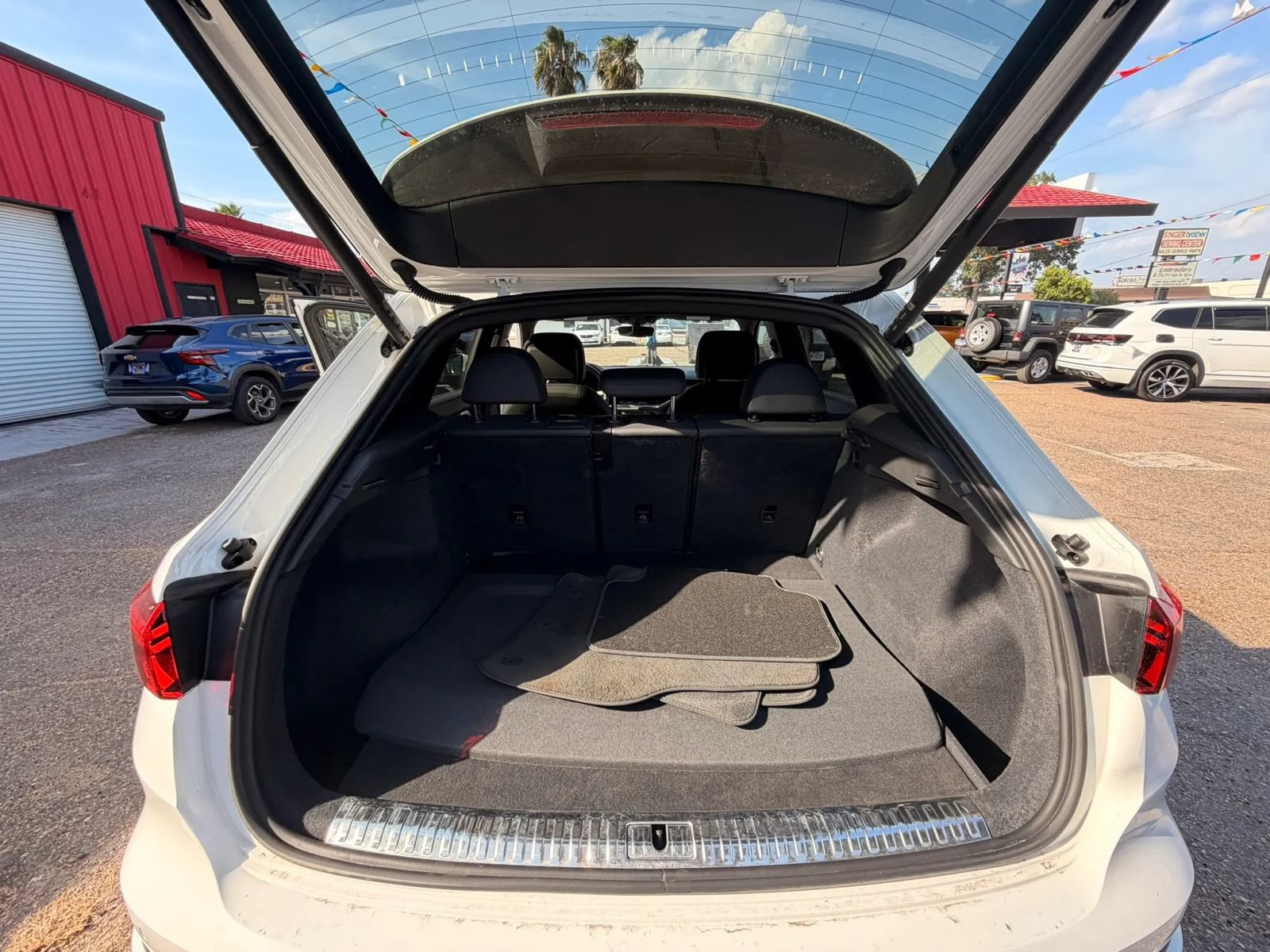 Used 2023 Audi Q3 2.0T Premium AWD/4WD image 28