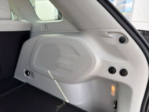 Used 2021 Jeep Cherokee Latitude Lux w/ Sun & Sound Group image 37