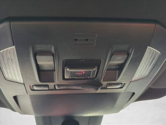 Used 2021 Toyota Highlander XSE FWD image 24
