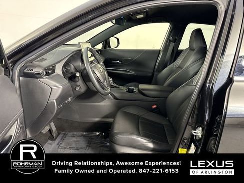 Used 2021 Toyota Venza LE image 4