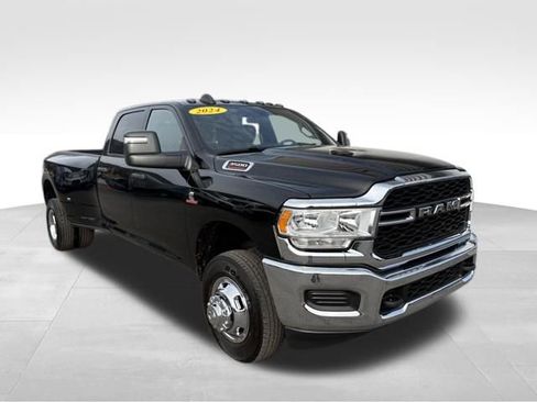 Used 2024 RAM 3500 Tradesman w/ Chrome Appearance Group image 8