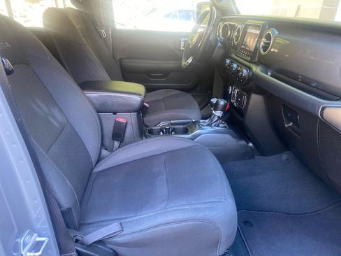 Used 2022 Jeep Wrangler Unlimited Sahara AWD/4WD image 7