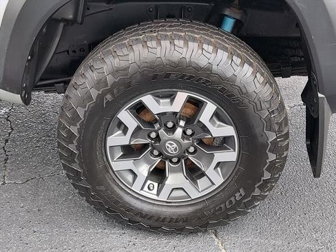 Used 2019 Toyota Tacoma 2WD Double Cab image 17