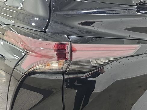 Certified 2024 Toyota Sienna XLE FWD image 31