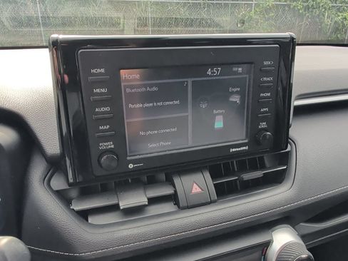 Used 2021 Toyota RAV4 LE AWD/4WD image 18