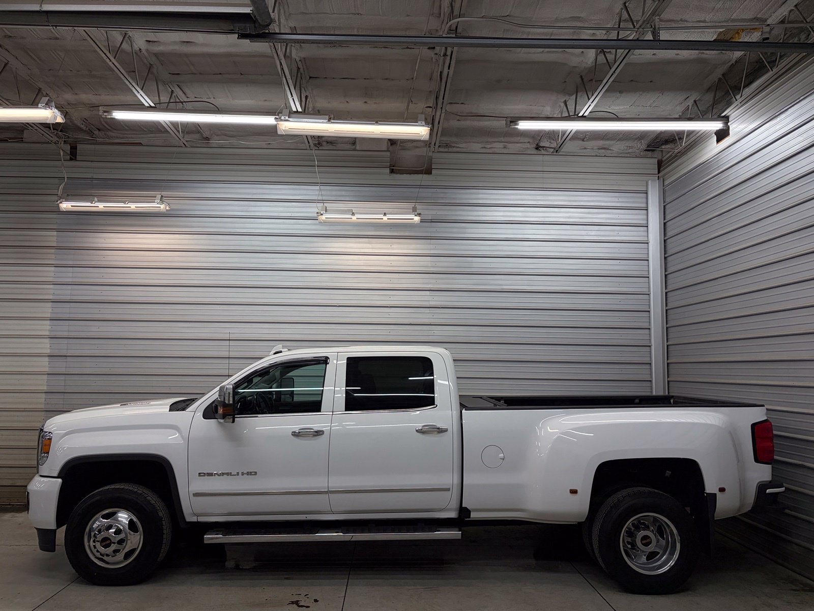 Used 2016 GMC Sierra 3500 Denali w/ Duramax Plus Package AWD/4WD image 10