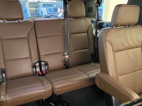 Used 2024 Chevrolet Tahoe High Country image 24