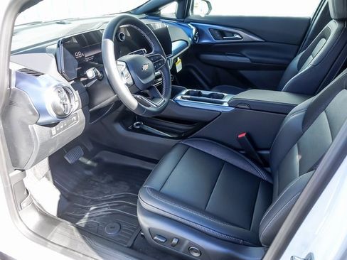 New 2026 Chevrolet Equinox EV LT image 13