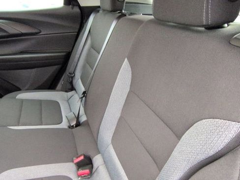 Used 2023 Chevrolet TrailBlazer LS image 31