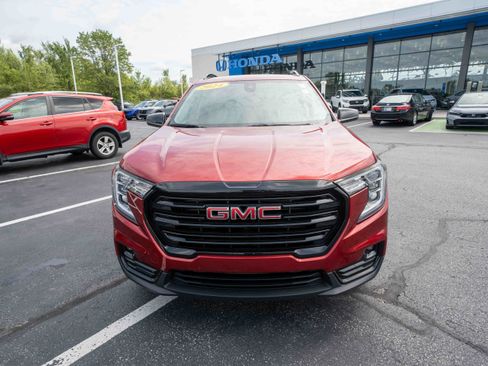 Used 2024 GMC Terrain SLT w/ Elevation Edition AWD/4WD image 2