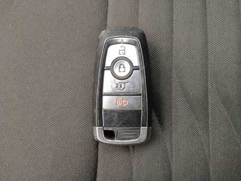 Used 2021 Ford Explorer XLT RWD image 32
