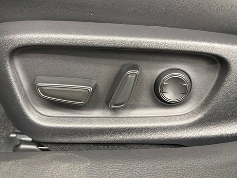 New 2027 Toyota Prius Plug-In Hybrid FWD image 19