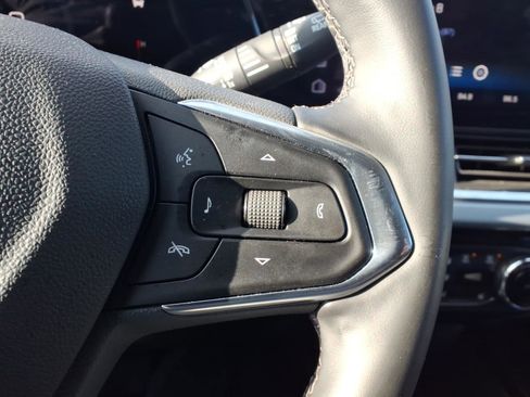 Used 2025 Chevrolet Trax LT w/ LT Convenience Package image 17