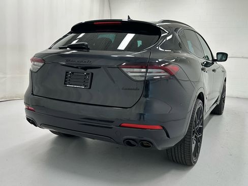 Used 2022 Maserati Levante GT AWD/4WD image 6
