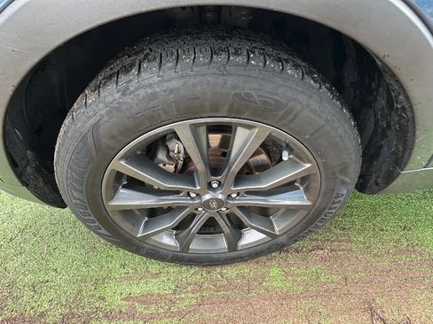 Used 2018 Ford Explorer XLT w/ Equipment Group 202A AWD/4WD image 29