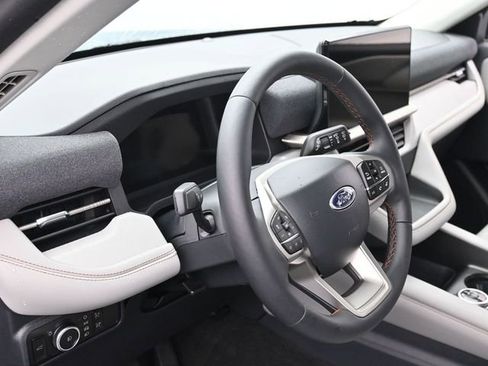 New 2026 Ford Explorer Active w/ Active Comfort Package image 17