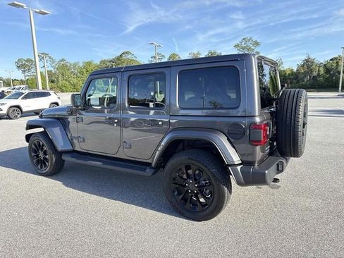 Used 2025 Jeep Wrangler Unlimited Sahara image 5