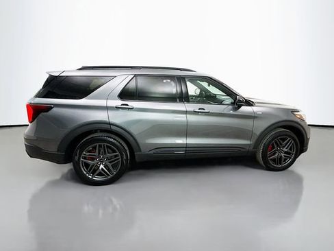 Used 2025 Ford Explorer ST-Line w/ ST-Line Street Pack image 8