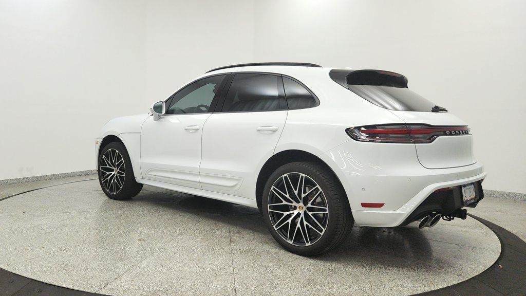 Used 2022 Porsche Macan AWD/4WD image 3