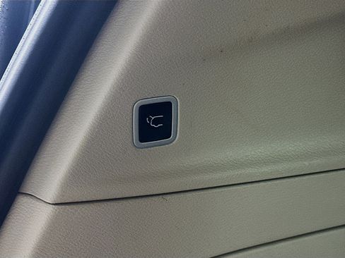 Used 2024 Chrysler Pacifica Touring-L image 30