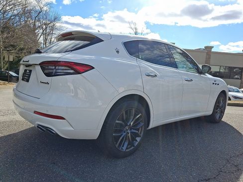 Used 2024 Maserati Levante GT Ultima AWD/4WD image 3
